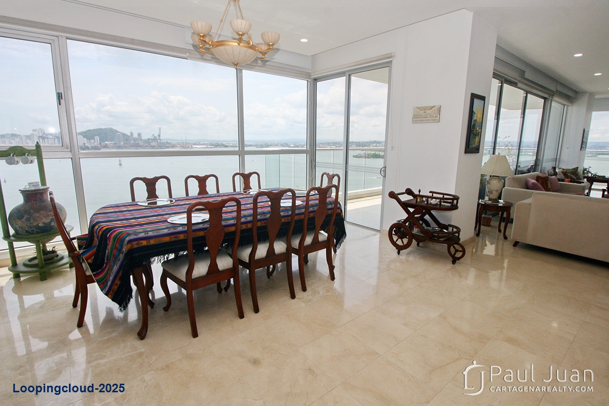 Bayfront Apartment with Panoramic Views in Castillogrande – 3 Beds, Impeccable Condition