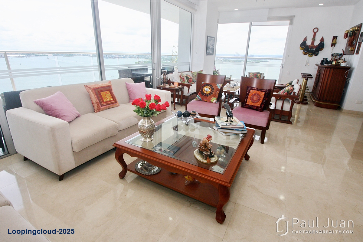 Bayfront Apartment with Panoramic Views in Castillogrande – 3 Beds, Impeccable Condition