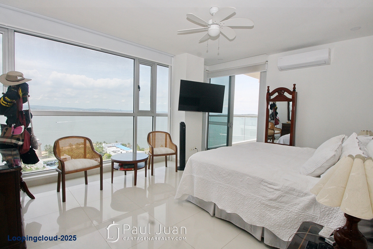 Bayfront Apartment with Panoramic Views in Castillogrande – 3 Beds, Impeccable Condition