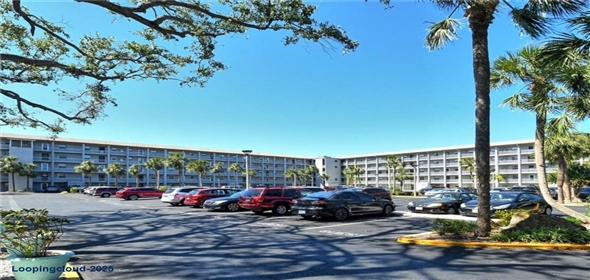 3108 LAKE BAYSHORE Drive #211 Bradenton Florida, 34205 | Luxury Renovated Corner Unit Condo