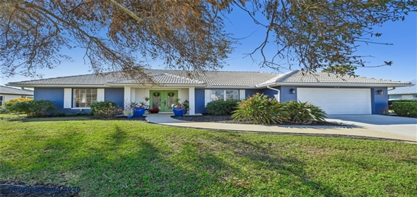 218 BRANDYWINE CIRCLE Englewood Florida, 34223 | Comfortable & Stylish Single Family Residence