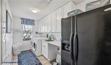 Comfortable & Stylish Single Family Residence