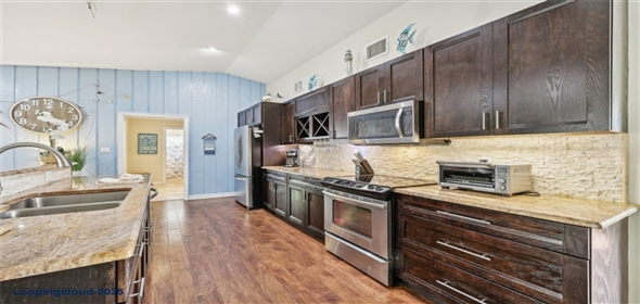 6106 45TH Street W Bradenton Florida, 34210 | Beautifully Located Single-Family Residence
