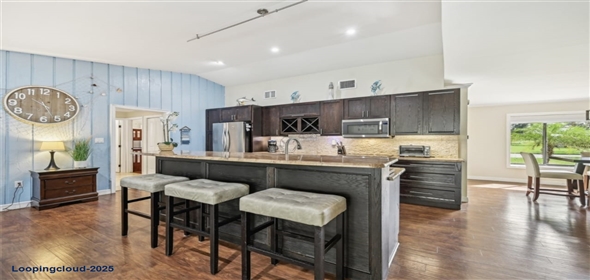 6106 45TH Street W Bradenton Florida, 34210 | Beautifully Located Single-Family Residence
