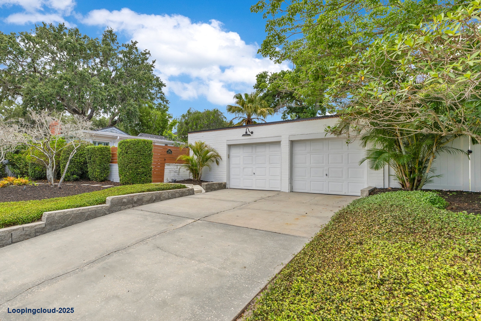 Charming 2-Bedroom Retreat in Vibrant Delaney Park