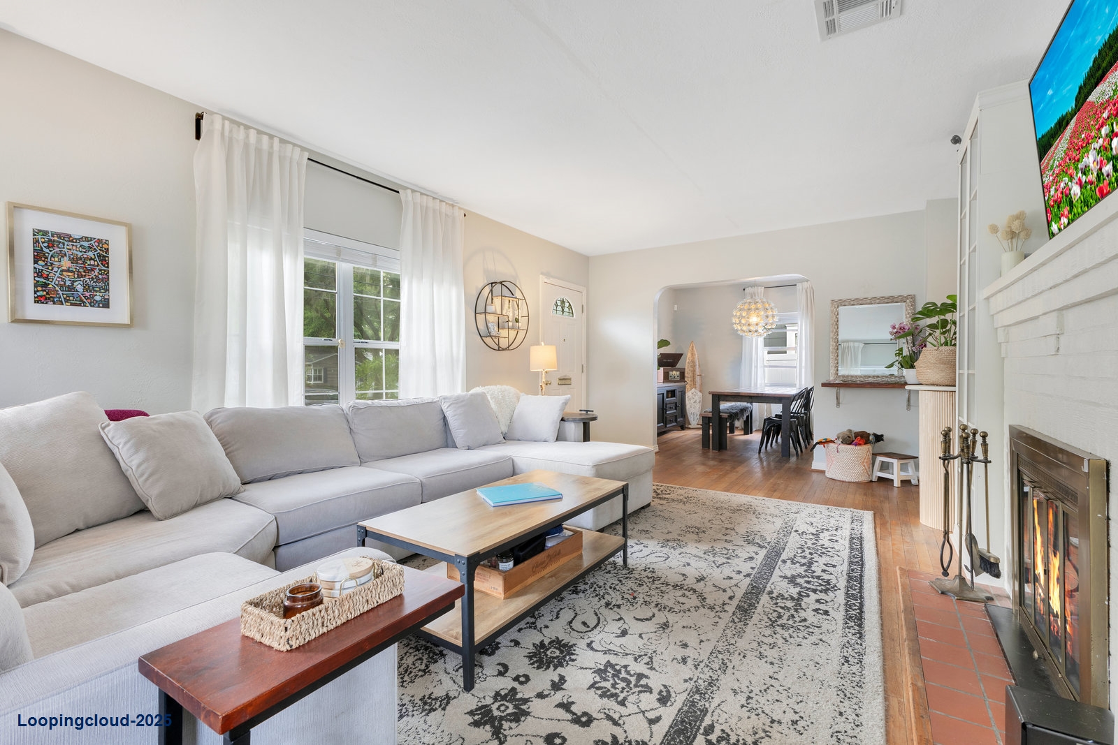 Charming 2-Bedroom Retreat in Vibrant Delaney Park
