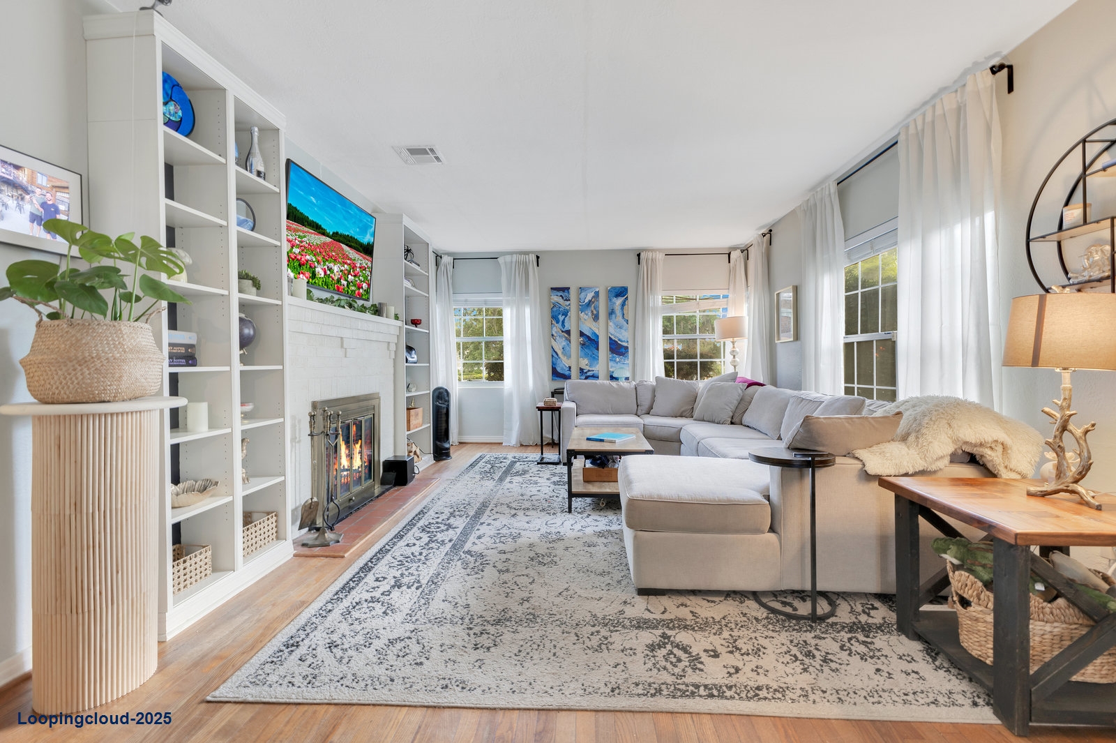 Charming 2-Bedroom Retreat in Vibrant Delaney Park