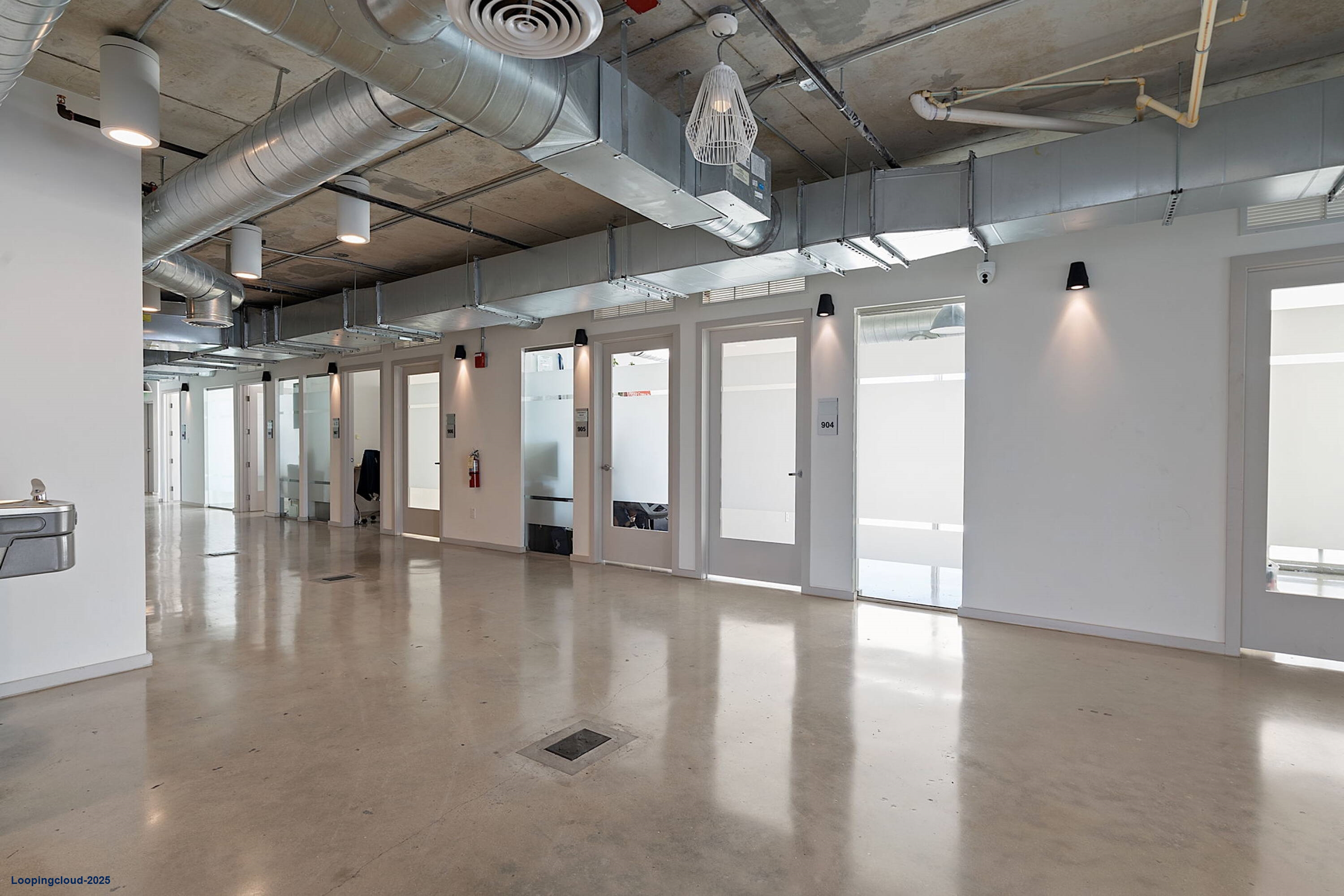 City-View Office on 9th Floor – 90.5sf for $706/mo Near Brickell!