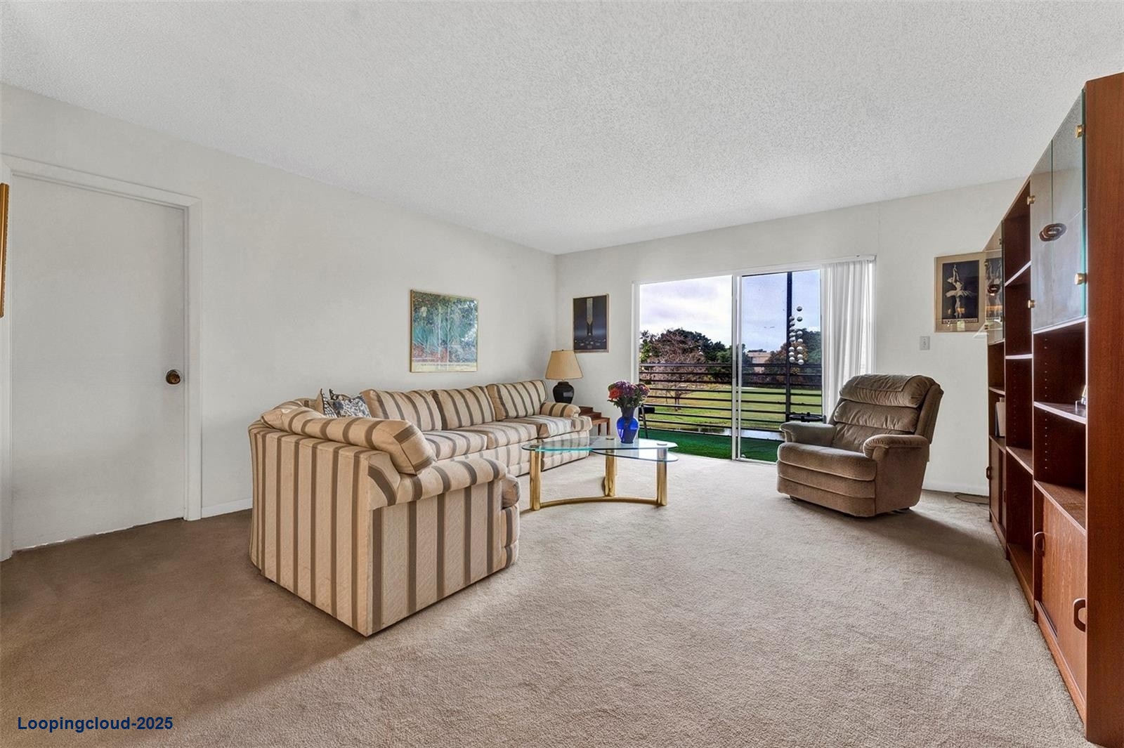 Sophisticated Top-Floor Corner Residence Overlooking Golf Course For Lease