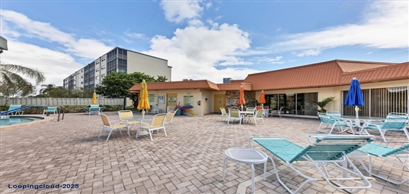 3880 IRONWOOD Lane #408E Bradenton Florida, 34209 | Beautifully Updated End-Unit Condo