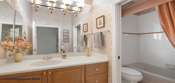 5245 88TH Street E Bradenton Florida, 34211 | Exquisite Custom-Built Home in Prestigious Gated Golf Community