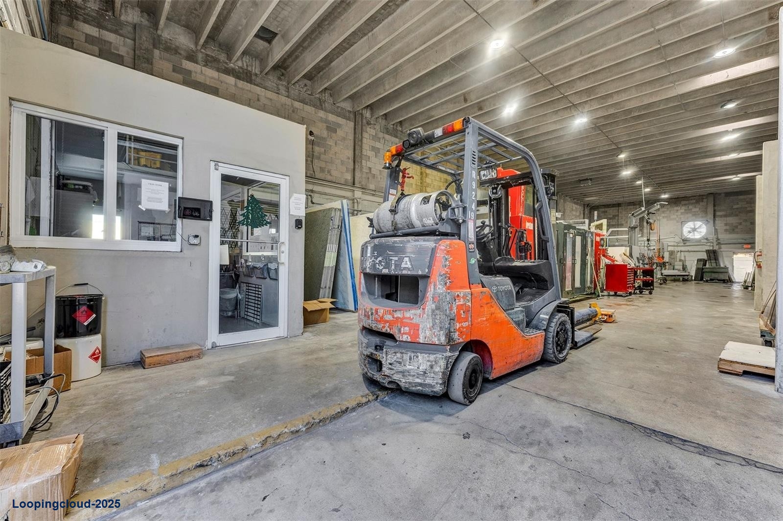 Versatile Commercial Property with Ample Space