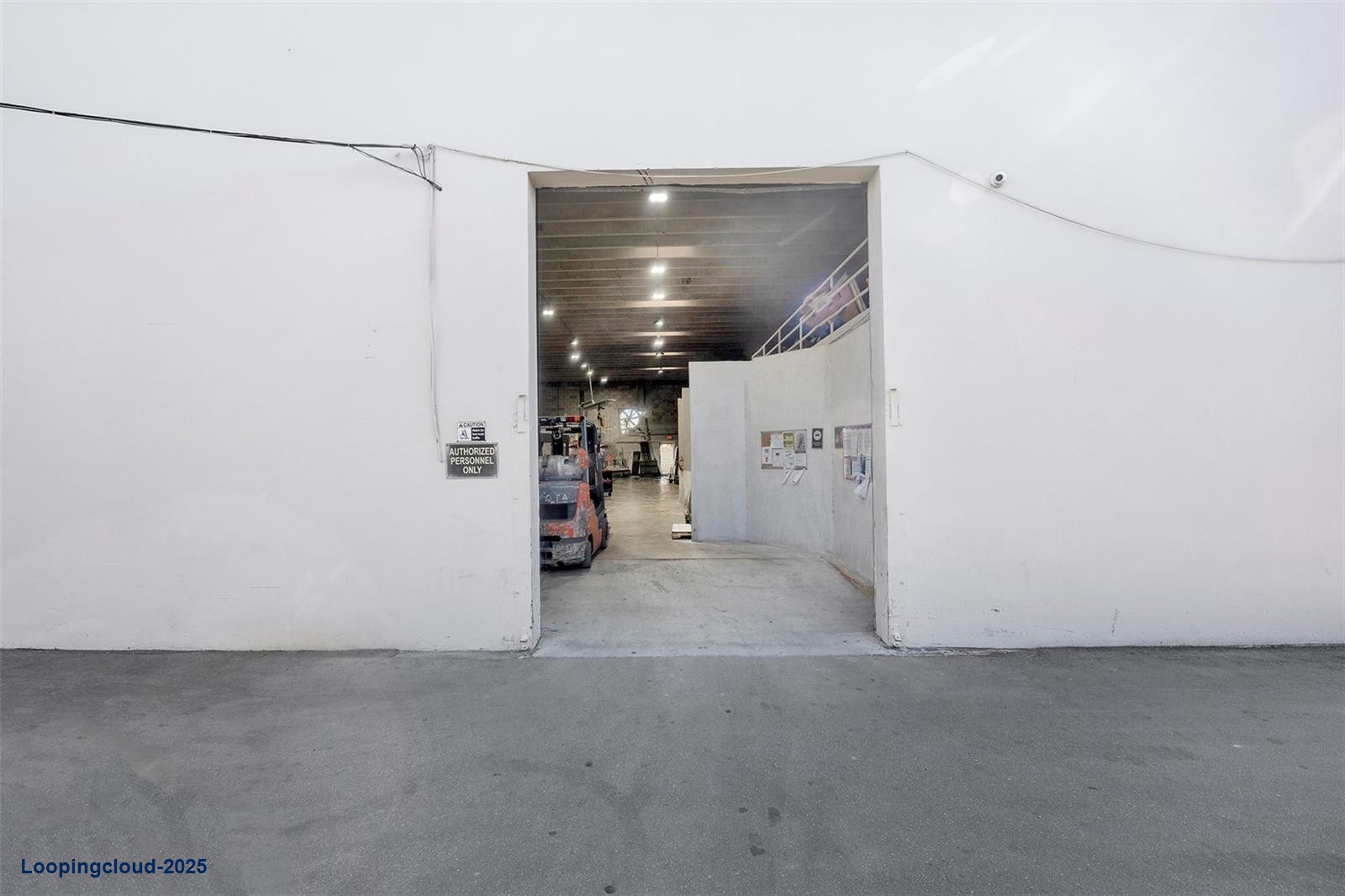 Versatile Commercial Property with Ample Space