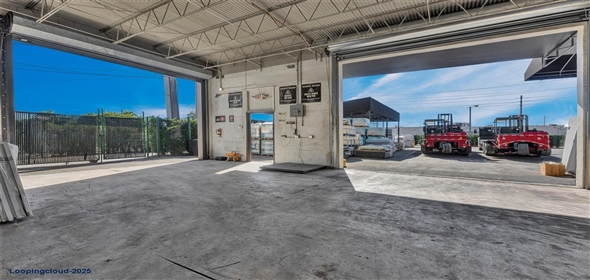 801 N 21st Ave Hollywood Florida, 33020 | Industrial Property with Office and Multiple Bay Doors