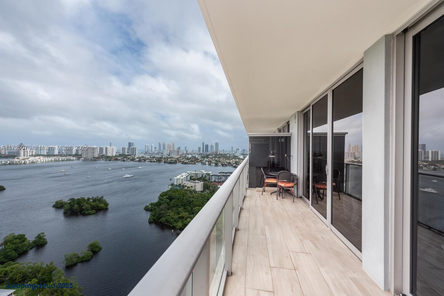 Bayview Condo with Den and Resort-Style Amenities