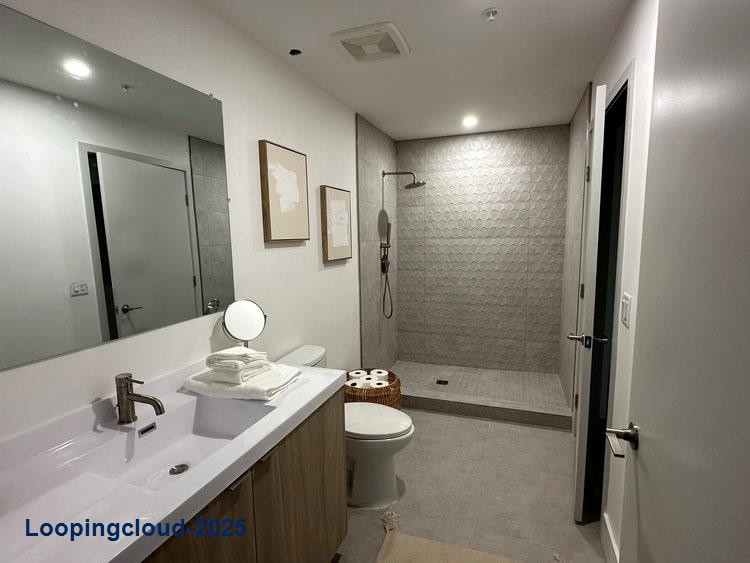 Modern Apartment at The Gardens Residences