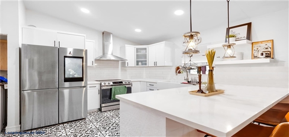 8453 NW 189th St Rd Hialeah Florida, 33015 | Stylish and Luxurious Home
