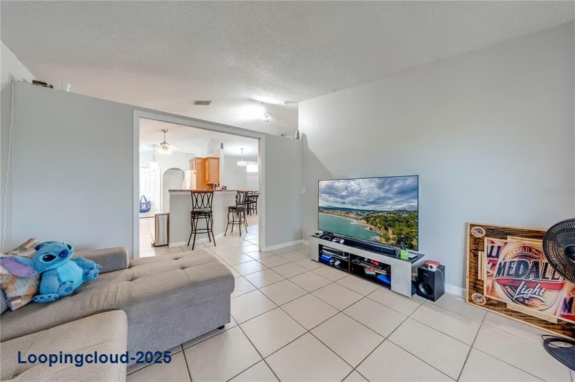 Charming 3BR Single-Family Home on Oversized Corner Lot in Kissimmee