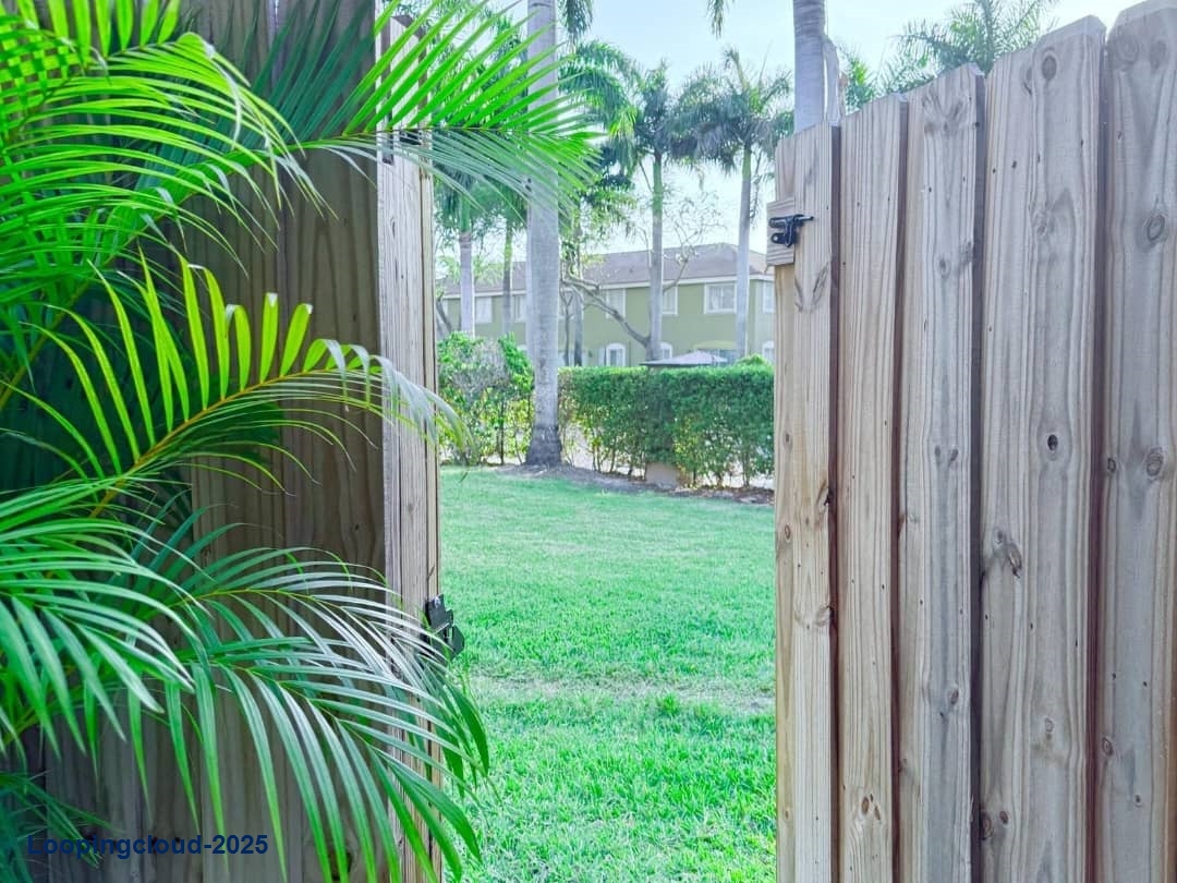 Stylish 4BR Corner Townhome in Seascape