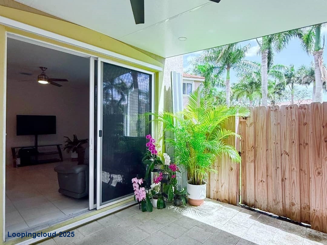 Stylish 4BR Corner Townhome in Seascape
