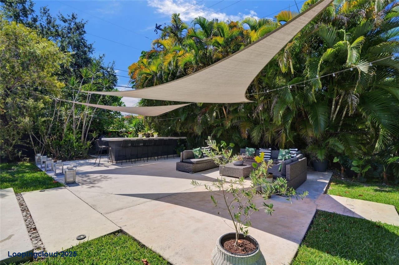 Beautiful 4-Bedroom Home with Pool for Rent in Palmetto Bay