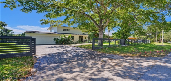 17505 SW 90th Ave Palmetto Bay Florida, 33157 | Beautiful 4-Bedroom Home with Pool for Rent in Palmetto Bay
