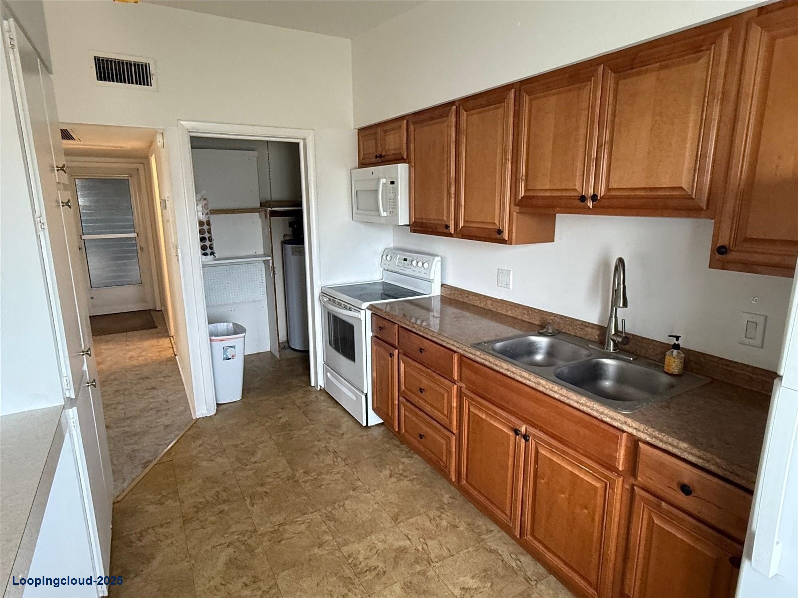 Charming 2-Bedroom Townhome in Sun City Center