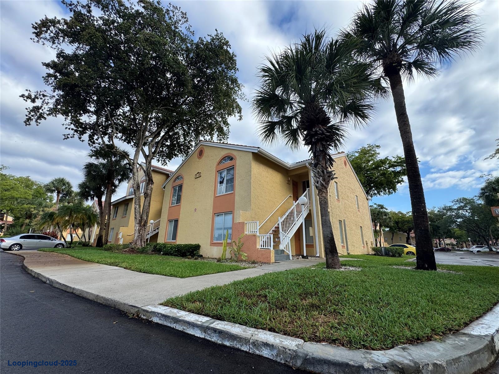 Fully Renovated 2/2 Condo in Central Coral Springs