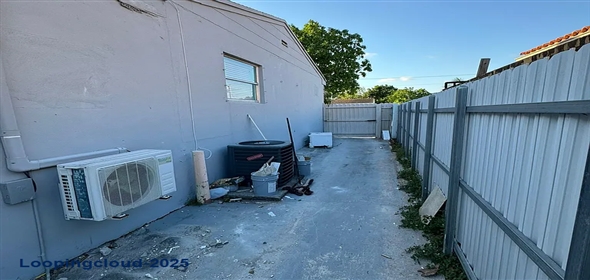 7622 SW 21st St #2 Miami Florida, 33155 | Charming 1BD/1BA Efficiency in Prime Westchester Location