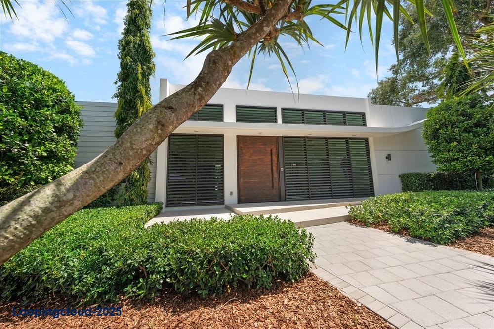 Modern Oasis: Luxury Living with Smart Home Innovation