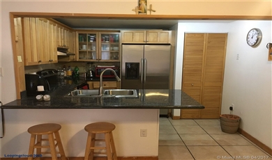 445 W Park Dr # 104-4 Miami Florida, 33172 | Updated Condo in Fontainebleau with Spacious Porch & Great Amenities