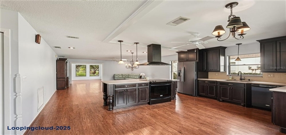 532 OAK HILL CIRCLE #12 Sarasota Florida, 34232 | Exclusive Home for Sale