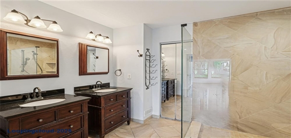 532 OAK HILL CIRCLE #12 Sarasota Florida, 34232 | Exclusive Home for Sale