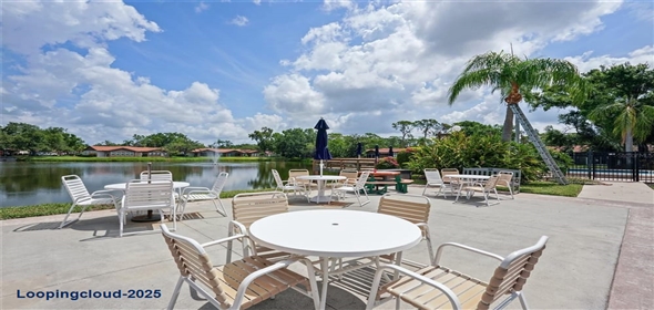 532 OAK HILL CIRCLE #12 Sarasota Florida, 34232 | Exclusive Home for Sale