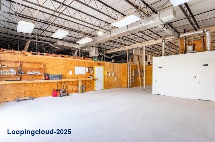 Freestanding Office/Warehouse Building Available for Lease