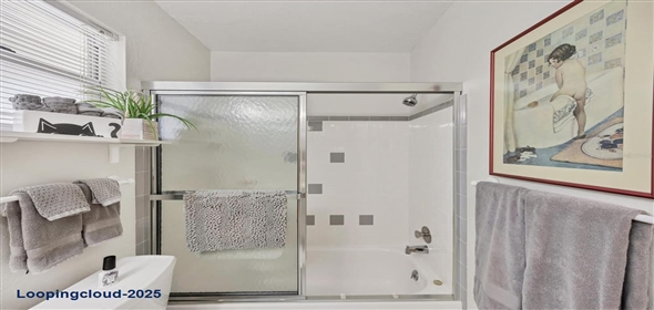 3941 GLEN OAKS DRIVE E #32 Sarasota Florida, 34232 | Exclusive Lakeview Home