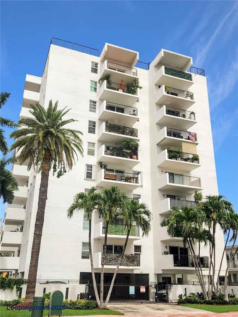 Charming 1-Bedroom Condo with Den in South Beach