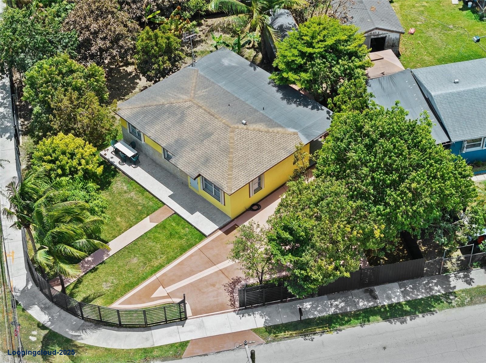 Remodeled Corner Lot Gem Near the Florida Keys