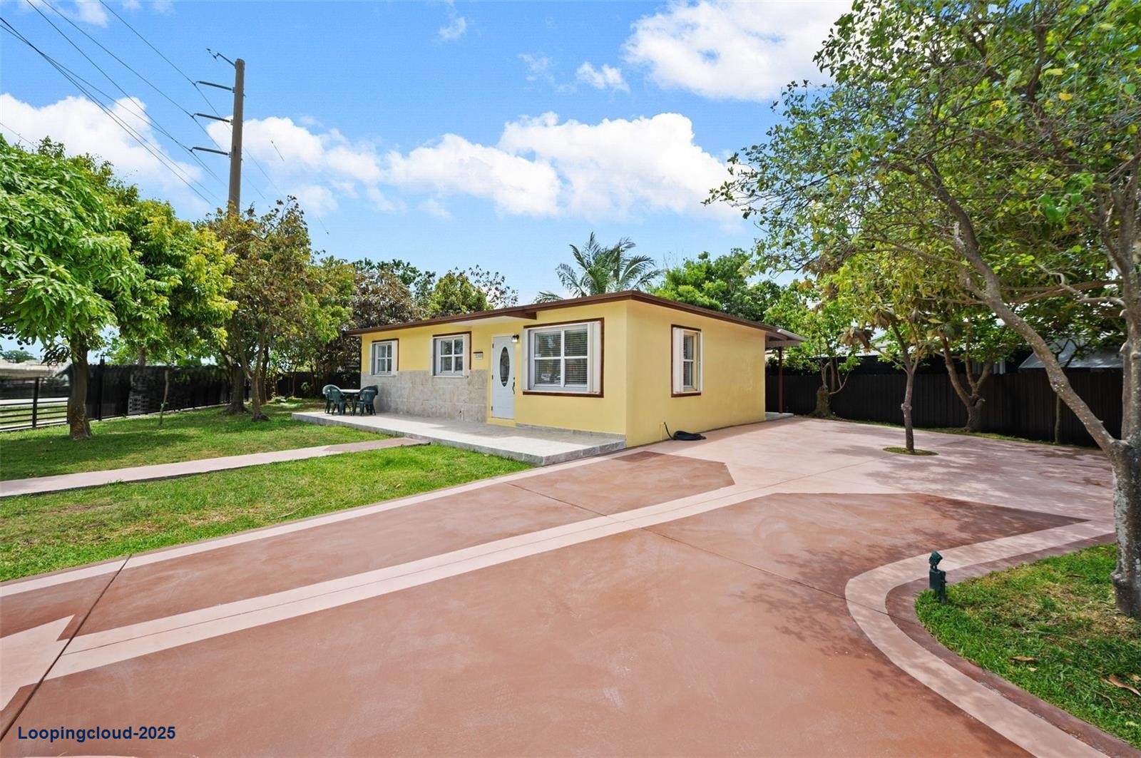 Remodeled Corner Lot Gem Near the Florida Keys