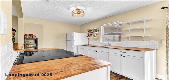 1631 LITTLE FALLS CIR # 92 Orlando Florida, 32807 | Completely Remodeled Home