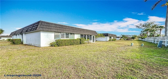 3932 ASHWOOD LANE #42 Sarasota Florida, 34232 | Gorgeous 2-Bedroom, 2 Bath Home