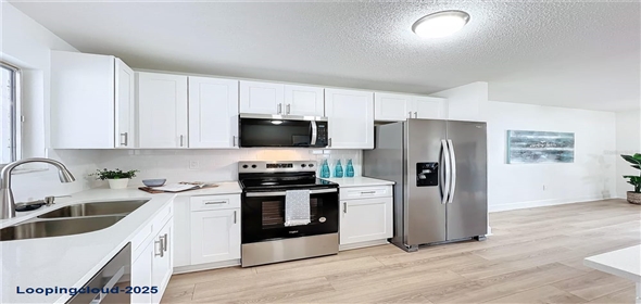 3932 ASHWOOD LANE #42 Sarasota Florida, 34232 | Gorgeous 2-Bedroom, 2 Bath Home