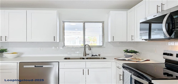 3932 ASHWOOD LANE #42 Sarasota Florida, 34232 | Gorgeous 2-Bedroom, 2 Bath Home