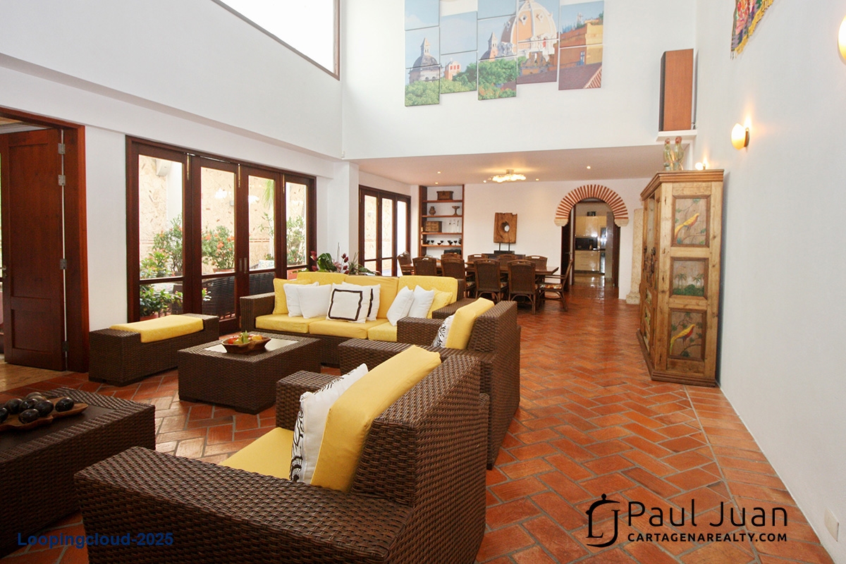 Majestic colonial ambiance apartment