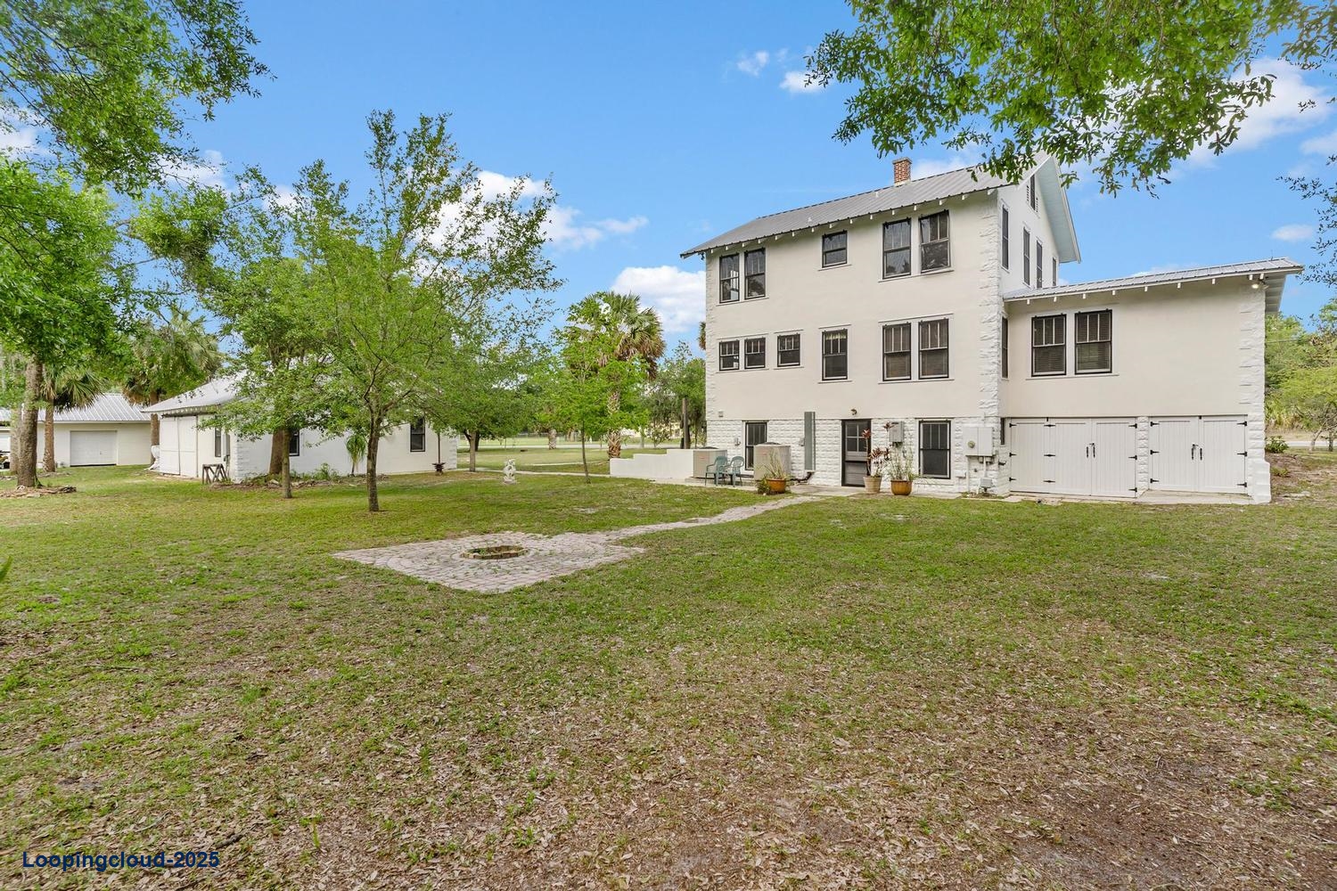 Office & Detached Garage/Workshop For Lease