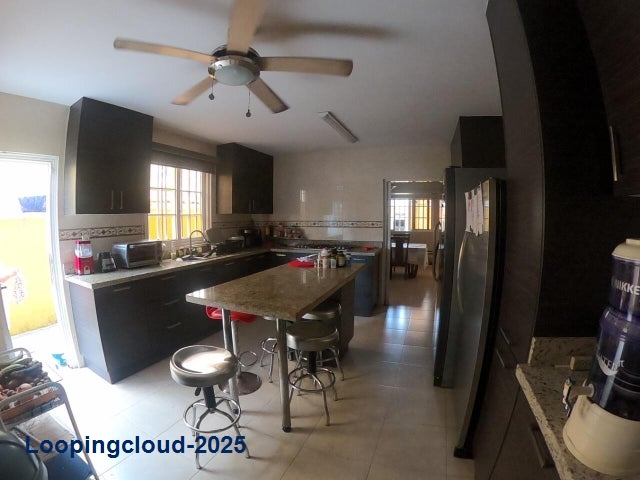 Exclusive in Av Centenario - Hermosa Casa en Avenida Centenario