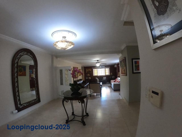 Exclusive in Av Centenario - Hermosa Casa en Avenida Centenario