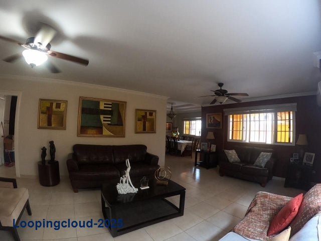 Exclusive in Av Centenario - Hermosa Casa en Avenida Centenario