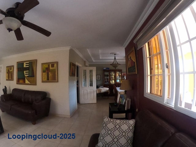 Exclusive in Av Centenario - Hermosa Casa en Avenida Centenario