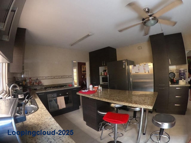 Exclusive in Av Centenario - Hermosa Casa en Avenida Centenario